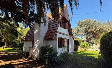 VENTA CASA 3 AMBIENTES ALPINA CON PARQUE