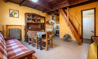 VENTA CASA 3 AMBIENTES ALPINA CON PARQUE