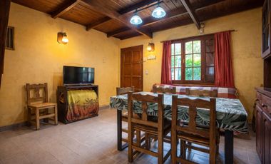 VENTA CASA 3 AMBIENTES ALPINA CON PARQUE