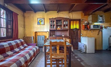 VENTA CASA 3 AMBIENTES ALPINA CON PARQUE