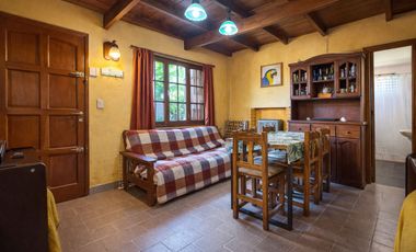 VENTA CASA 3 AMBIENTES ALPINA CON PARQUE