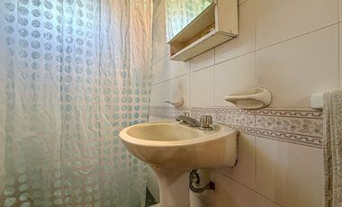 VENTA CASA 3 AMBIENTES ALPINA CON PARQUE