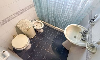 VENTA CASA 3 AMBIENTES ALPINA CON PARQUE