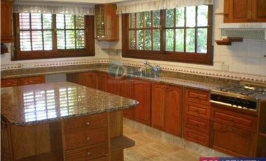 Casa en alquiler c/ cochera en Vicente López