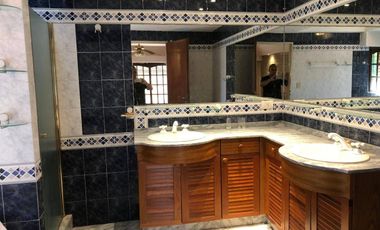 Casa en alquiler c/ cochera en Vicente López