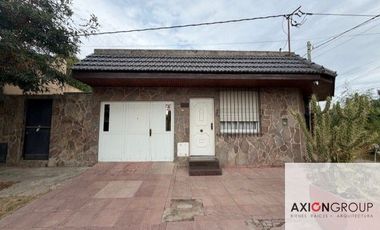 Casa en venta de 3 Dormitorios con cochera en Berisso