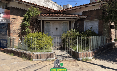 IMPORTANTE Propiedad en VENTA, en Esquina C. Pellegrini y Av. España, GR
