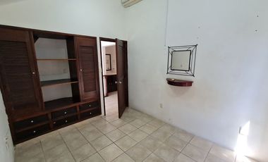4 CASAS EN RENTA, 9 RECAMARAS, CASA STAFF, AMUEBLADOS. CARMEN, CAMPECHE.
