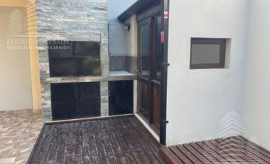 Casa en venta de 3 dormitorios c/ cochera en San Bernardo