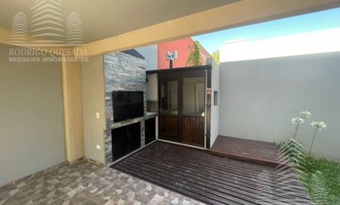 Casa en venta de 3 dormitorios c/ cochera en San Bernardo