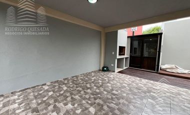 Casa en venta de 3 dormitorios c/ cochera en San Bernardo