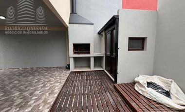 Casa en venta de 3 dormitorios c/ cochera en San Bernardo