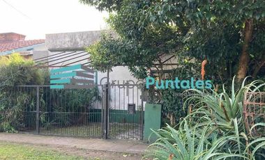 Casa de 3 ambientes en Longchamps a 1 cuadra de la plaza y a 4 cuadras de la estación
