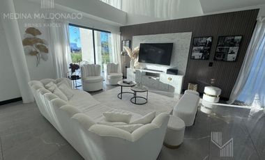 Venta Casa moderna amoblada 5 ambientes Greenville Polo