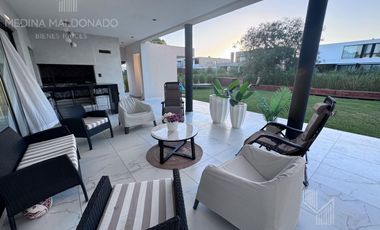 Venta Casa moderna amoblada 5 ambientes Greenville Polo