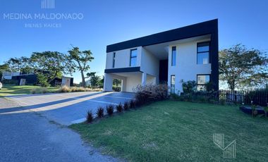 Venta Casa moderna amoblada 5 ambientes Greenville Polo