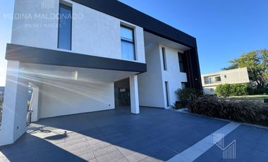 Venta Casa moderna amoblada 5 ambientes Greenville Polo