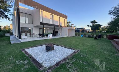 Venta Casa moderna amoblada 5 ambientes Greenville Polo