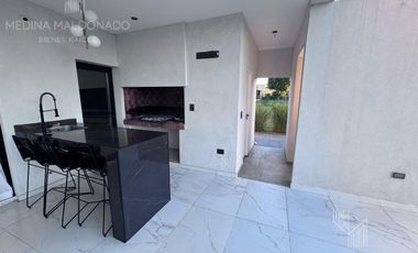 Venta Casa moderna amoblada 5 ambientes Greenville Polo