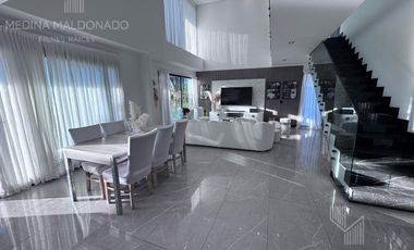 Venta Casa moderna amoblada 5 ambientes Greenville Polo
