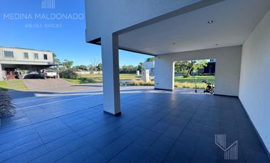 Venta Casa moderna amoblada 5 ambientes Greenville Polo