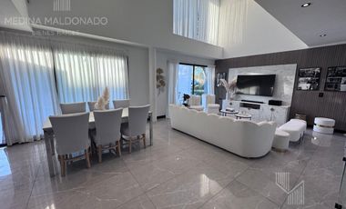 Venta Casa moderna amoblada 5 ambientes Greenville Polo