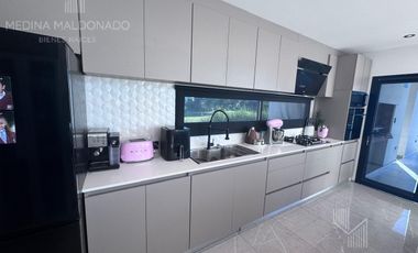 Venta Casa moderna amoblada 5 ambientes Greenville Polo