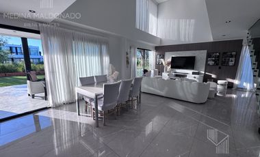 Venta Casa moderna amoblada 5 ambientes Greenville Polo