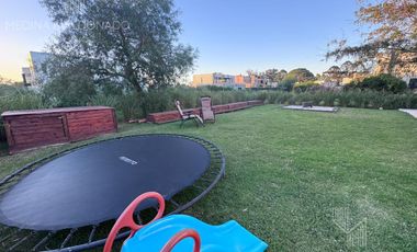 Venta Casa moderna amoblada 5 ambientes Greenville Polo