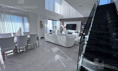 Venta Casa moderna amoblada 5 ambientes Greenville Polo