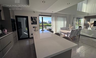 Venta Casa moderna amoblada 5 ambientes Greenville Polo