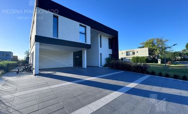 Venta Casa moderna amoblada 5 ambientes Greenville Polo