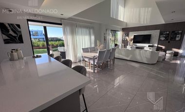 Venta Casa moderna amoblada 5 ambientes Greenville Polo