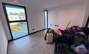 Venta Casa moderna amoblada 5 ambientes Greenville Polo