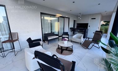 Venta Casa moderna amoblada 5 ambientes Greenville Polo