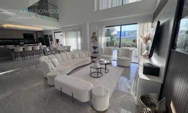 Venta Casa moderna amoblada 5 ambientes Greenville Polo