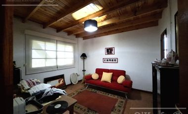 IMPECABLE CHACRA  EN A. SEGUI SOBRE 2.3 HAS CON PISCINA, CASA PRINCIPAL, SALON DE EVENTOS, QUINCHO Y DEPENDENCIA