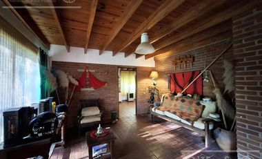 IMPECABLE CHACRA  EN A. SEGUI SOBRE 2.3 HAS CON PISCINA, CASA PRINCIPAL, SALON DE EVENTOS, QUINCHO Y DEPENDENCIA