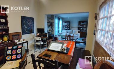 Muy linda casa 2 ambientes con departamento en el fondo