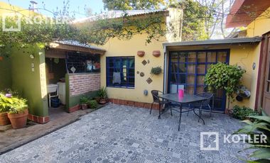 Muy linda casa 2 ambientes con departamento en el fondo