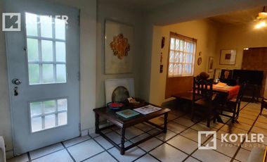 Muy linda casa 2 ambientes con departamento en el fondo