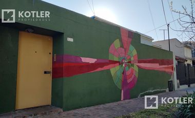 Muy linda casa 2 ambientes con departamento en el fondo