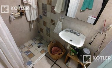 Muy linda casa 2 ambientes con departamento en el fondo