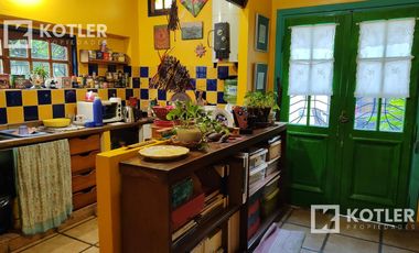 Muy linda casa 2 ambientes con departamento en el fondo