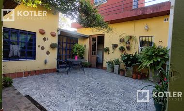 Muy linda casa 2 ambientes con departamento en el fondo