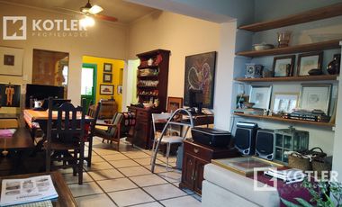 Muy linda casa 2 ambientes con departamento en el fondo