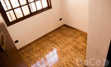 VENTA CASA BARRIO MARTIN - 4 dormitorios   cochera   patio y terraza