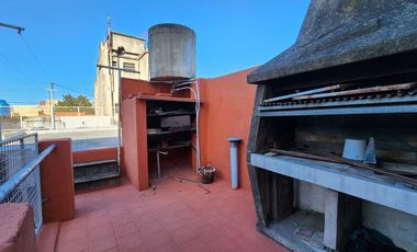 Casa 4 amb en venta c/cochera y patio apto crédito