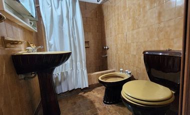 Casa 4 amb en venta c/cochera y patio apto crédito
