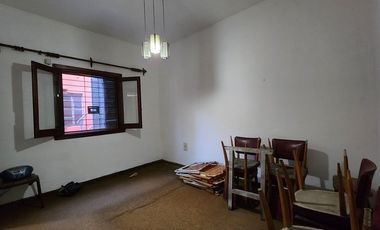 Casa 4 amb en venta c/cochera y patio apto crédito